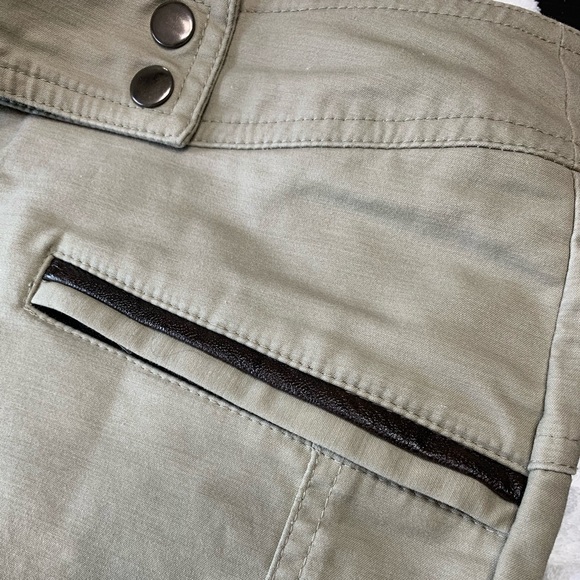 Bedo Femme Dress Shorts with zipper pockets - Picture 4 of 5